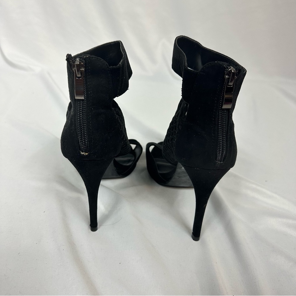 YEES Black Heels in Size 38 - Picture 3 of 6